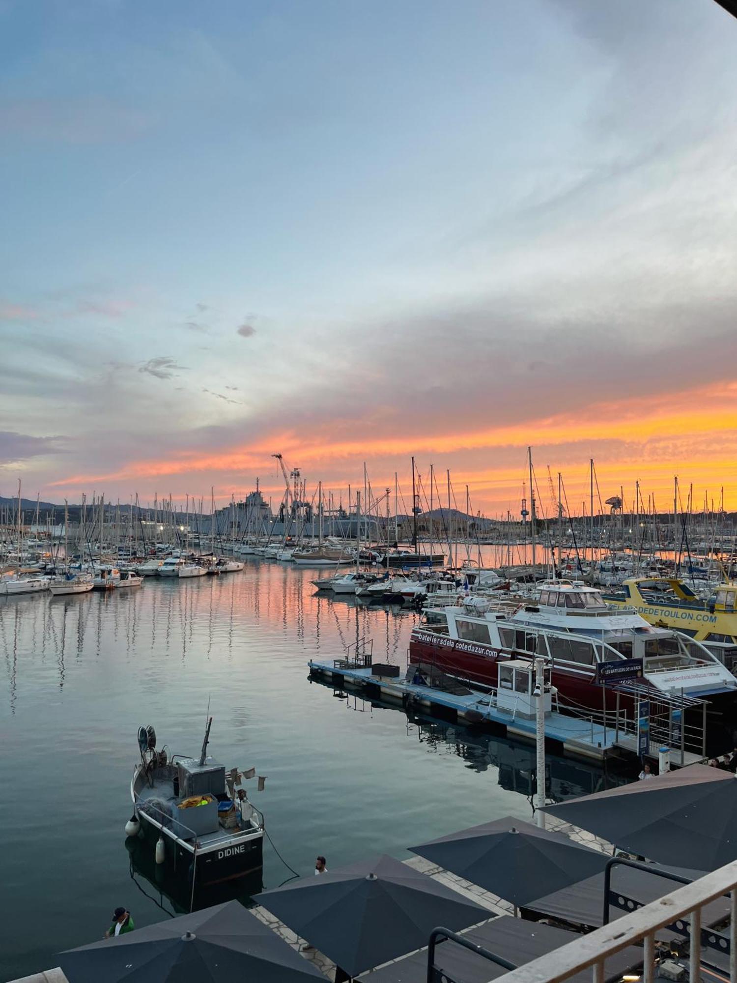 Marinca Du Port De Toulon Apartment Exterior photo